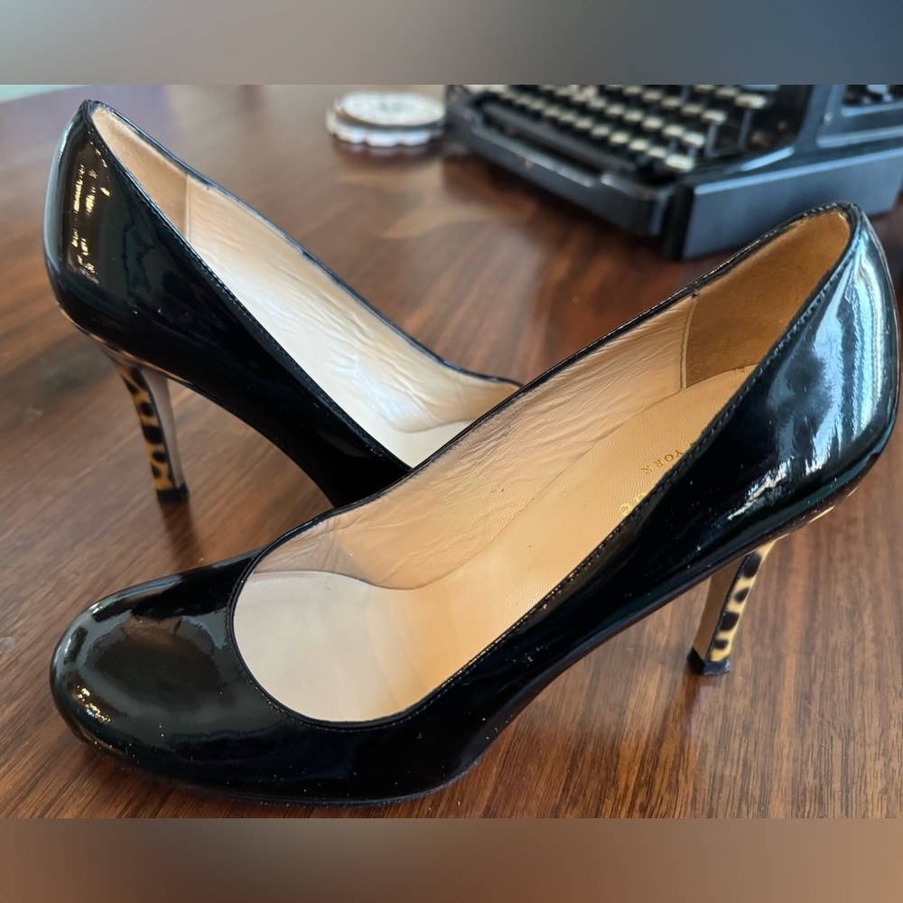 KATE SPADE Italian made Karolina Blk Patent Leather 3.5” Leopard Heel size 6.5